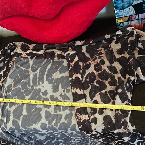 #1048+ Chic Sheer Animal Print Robe - Picture 3 of 5